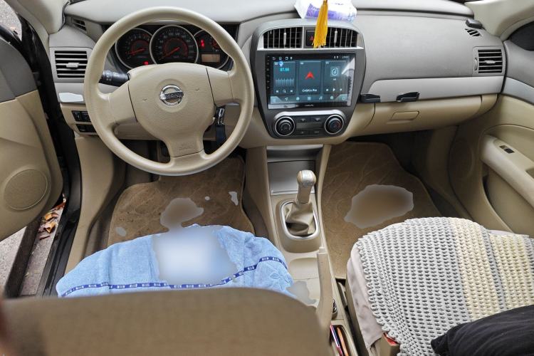 Used Nissan Sylphy 2012 Classic 1.6XE Manual Comfort Edition Center Console