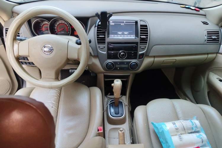 Used Nissan Sylphy 2012 Classic 1.6 XL Automatic Luxury Edition Center Console