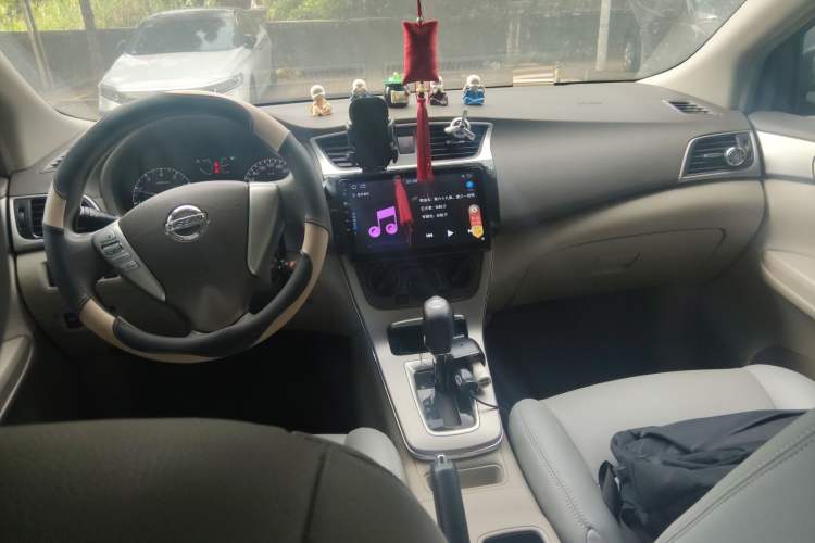 Used Nissan Sylphy 2012 1.8XE CVT Comfort Edition Center Console