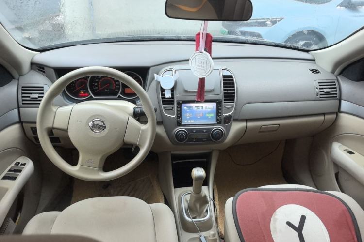 Used Nissan Sylphy 2012 Classic 1.6XE Manual Comfort Edition Center Console