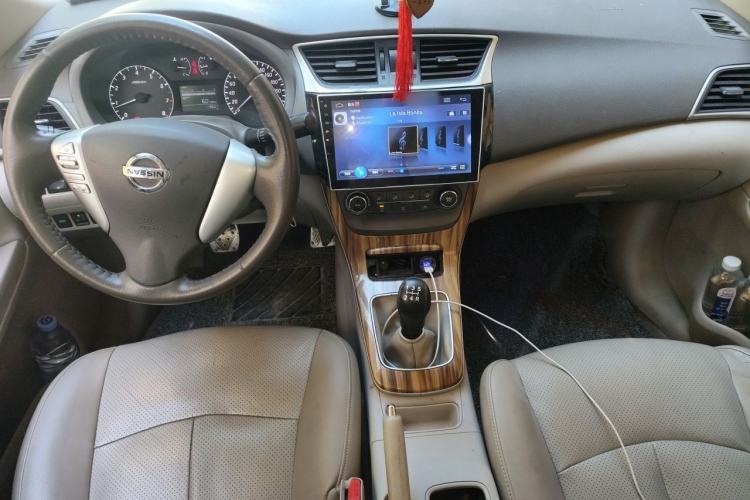 Used Nissan Sylphy 2012 1.6 XL Manual Luxury Edition Center Console