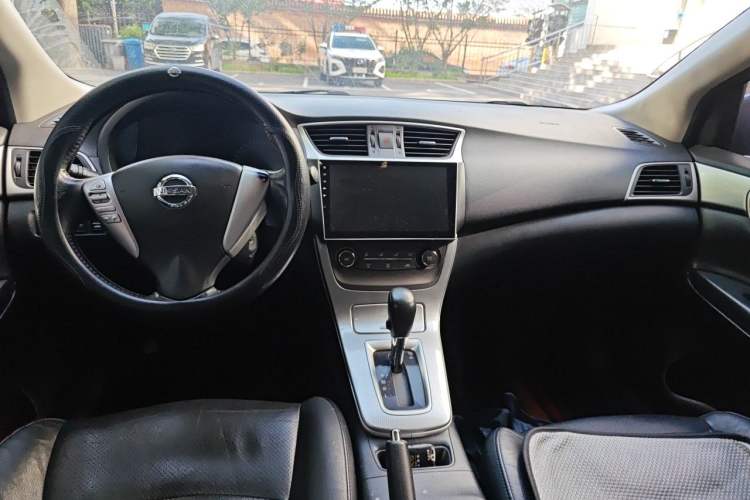 Used Nissan Sylphy 2012 1.6 XL CVT Luxury Edition Center Console