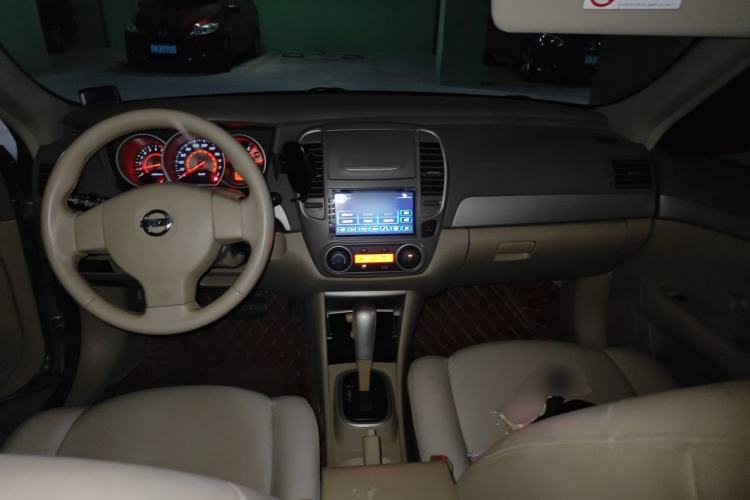 Used Nissan Sylphy 2012 Classic 1.6XE Automatic Comfort Edition Center Console