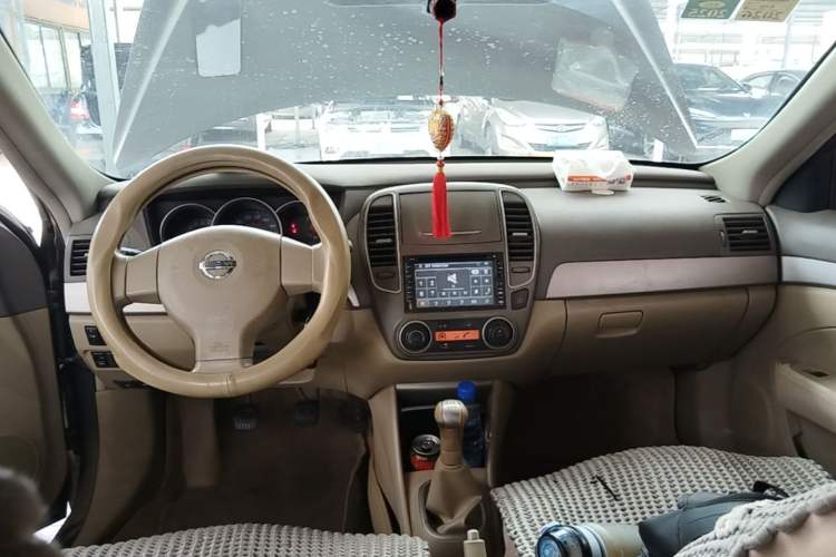 Used Nissan Sylphy 2012 Classic 1.6XE Manual Comfort Edition Center Console