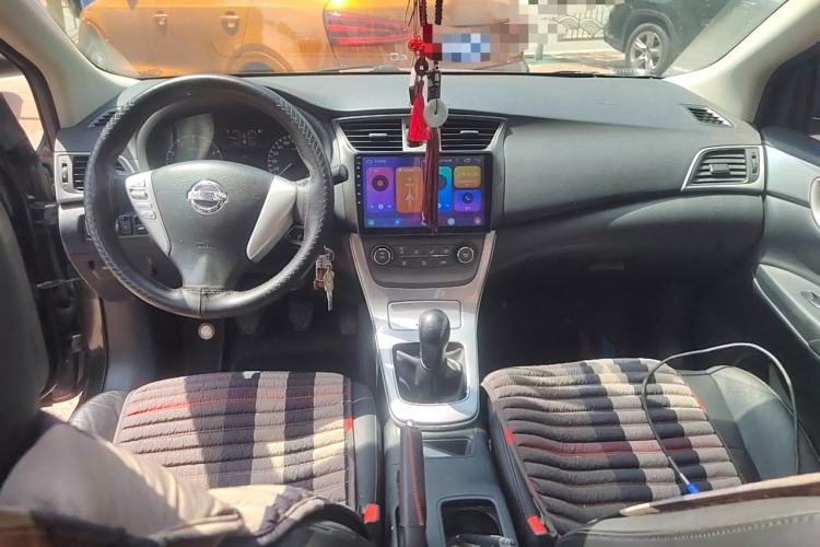 Used Nissan Sylphy 2012 1.6 XL Manual Luxury Edition Center Console