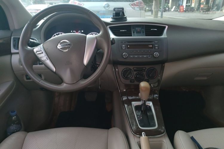 Used Nissan Sylphy 2012 1.6 XL CVT Luxury Edition Center Console