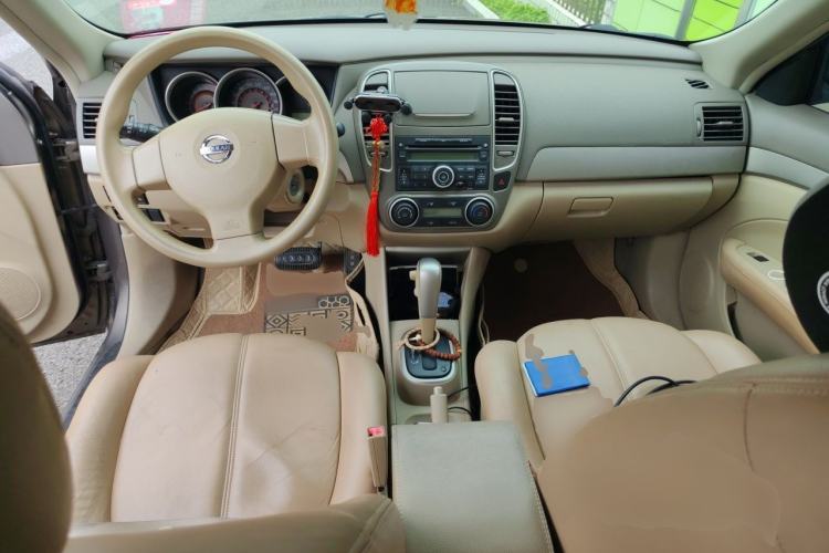 Used Nissan Sylphy 2012 Classic 1.6XE Automatic Comfort Edition Center Console