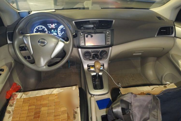 Used Nissan Sylphy 2012 1.6XE CVT Comfort Edition Center Console