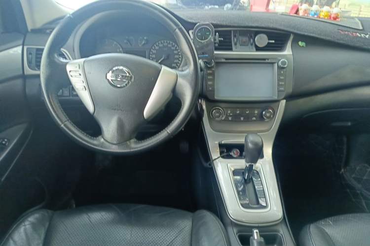 Used Nissan Sylphy 2012 1.6 XL CVT Luxury Edition Center Console