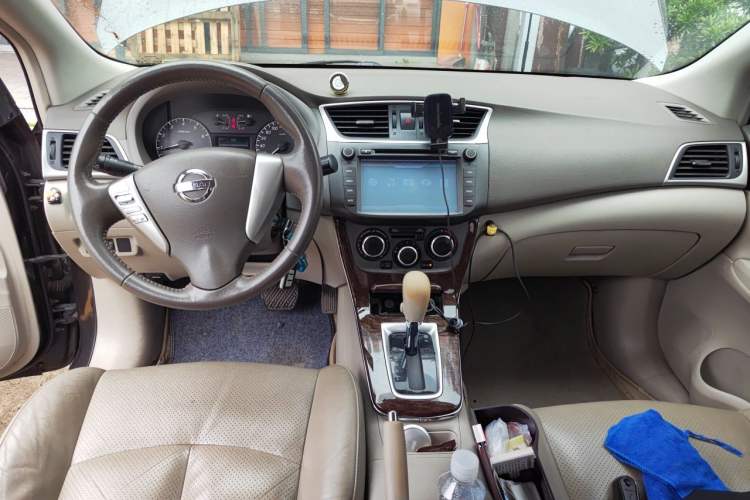 Used Nissan Sylphy 2012 1.6 XL CVT Luxury Edition Center Console