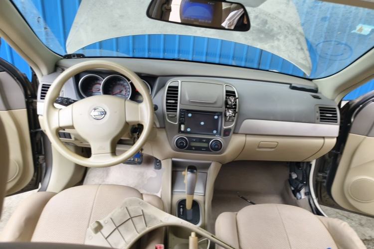 Used Nissan Sylphy 2012 Classic 1.6XE Automatic Comfort Edition Center Console