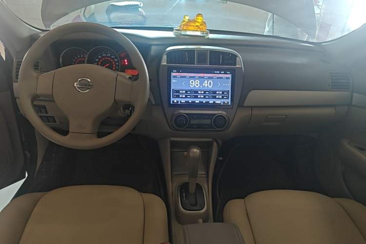 Used Nissan Sylphy 2012 Classic 1.6XE Automatic Comfort Edition Center Console