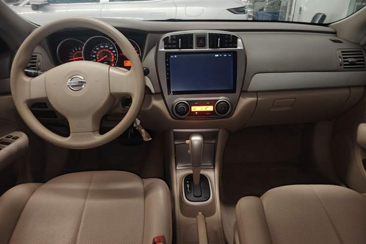 Used Nissan Sylphy 2012 Classic 1.6XE Automatic Comfort Edition Center Console