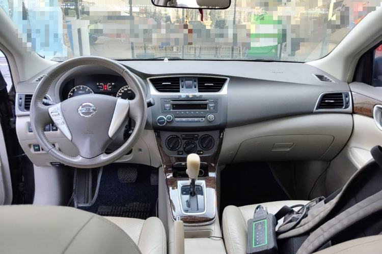 Used Nissan Sylphy 2012 1.6 XL CVT Luxury Edition Center Console