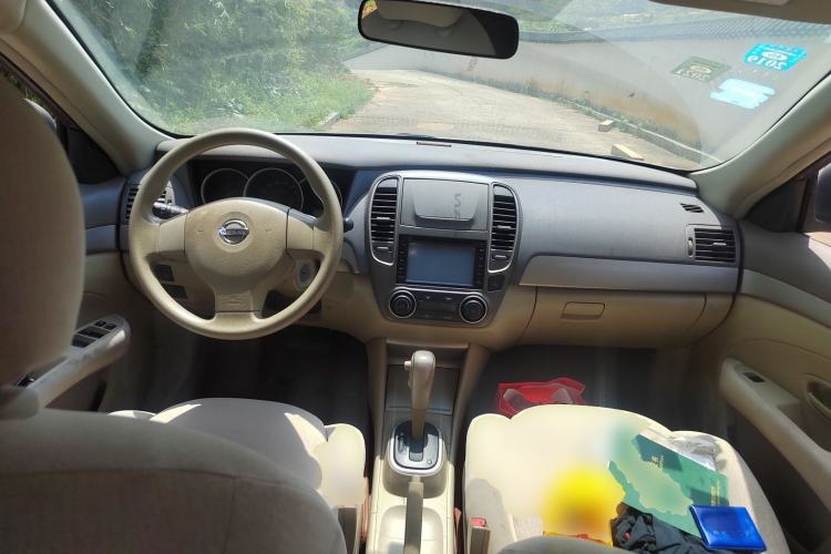 Used Nissan Sylphy 2012 Classic 1.6XE Automatic Comfort Edition Center Console