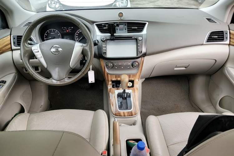 Used Nissan Sylphy 2012 1.6 XL CVT Luxury Edition Center Console