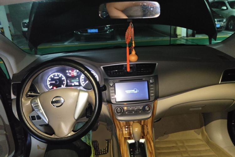Used Nissan Sylphy 2012 1.6 XL CVT Luxury Edition Center Console