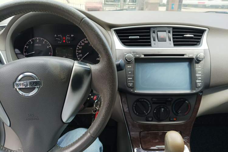 Used Nissan Sylphy 2012 1.6 XL CVT Luxury Edition Center Console