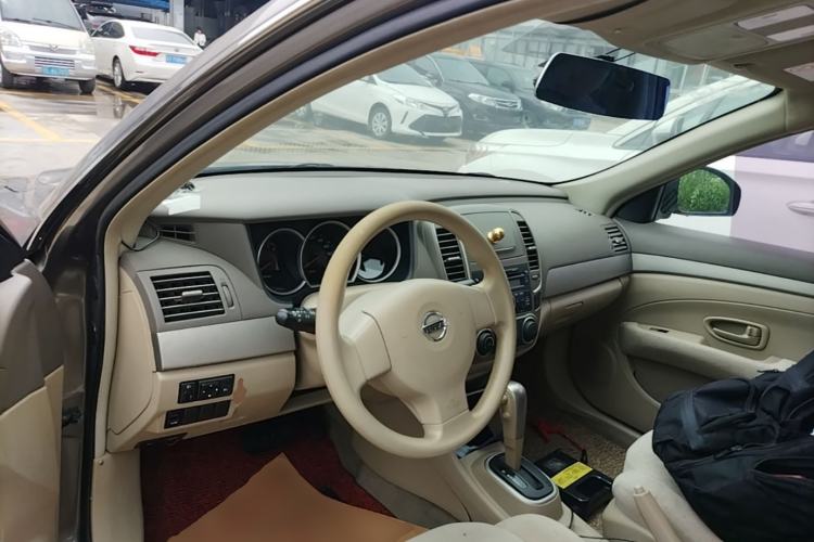 Used Nissan Sylphy 2012 Classic 1.6XE Automatic Comfort Edition Center Console