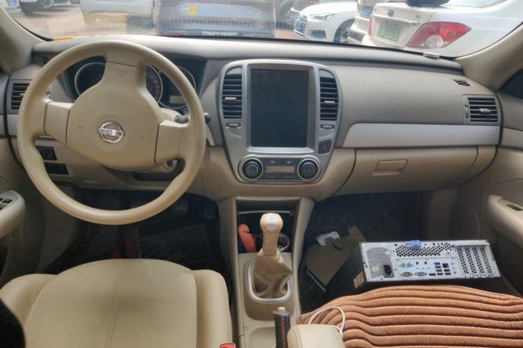 Used Nissan Sylphy 2012 Classic 1.6XE Manual Comfort Edition Center Console