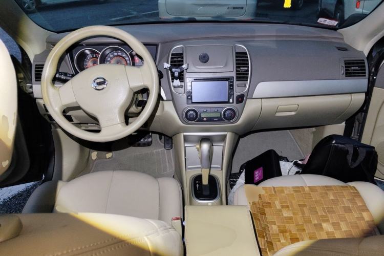 Used Nissan Sylphy 2012 Classic 1.6XE Automatic Comfort Edition Center Console