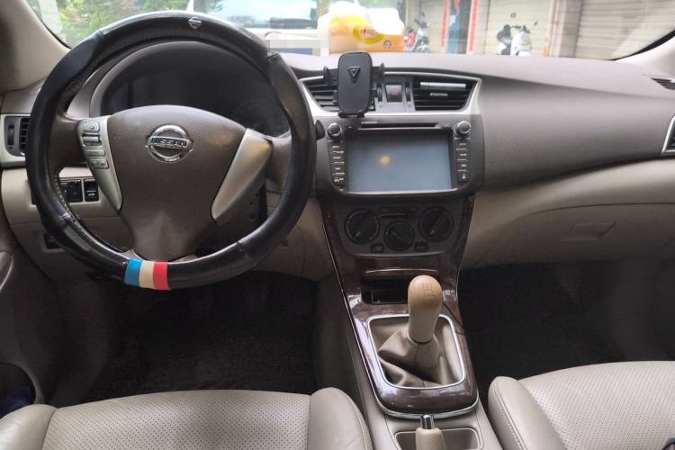 Used Nissan Sylphy 2012 1.6 XL Manual Luxury Edition Center Console