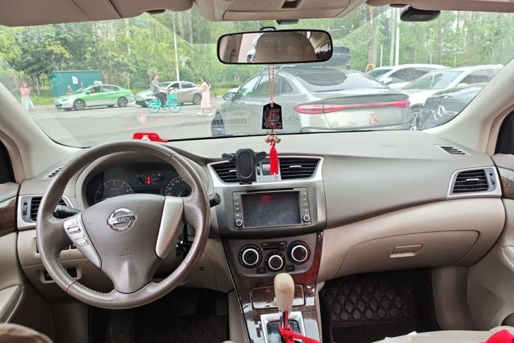 Used Nissan Sylphy 2012 1.6 XL CVT Luxury Edition Center Console