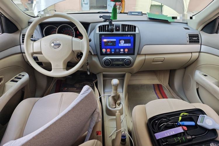 Used Nissan Sylphy 2012 Classic 1.6XE Manual Comfort Edition Center Console