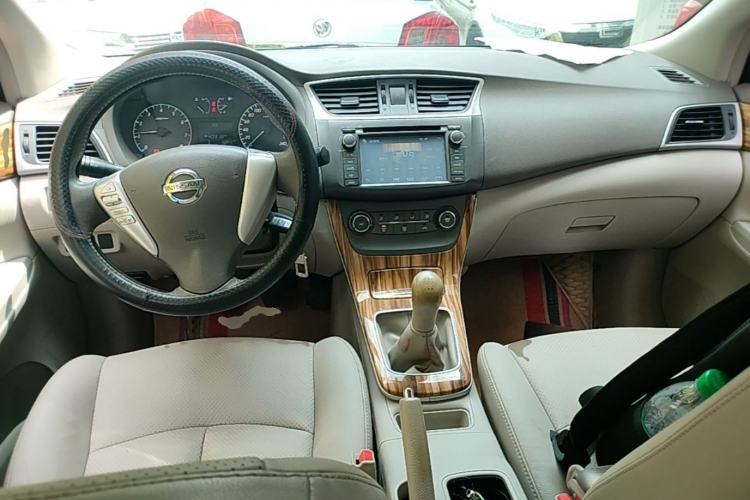 Used Nissan Sylphy 2012 1.6 XL Manual Luxury Edition Center Console