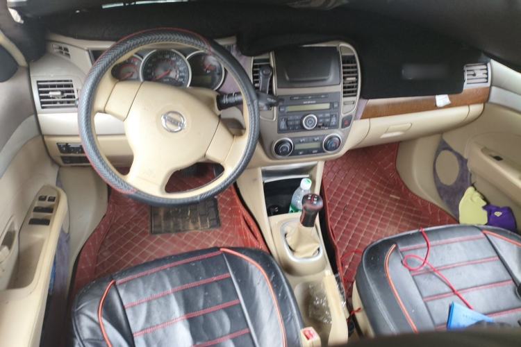Used Nissan Sylphy 2012 Classic 1.6XE Manual Comfort Edition Center Console