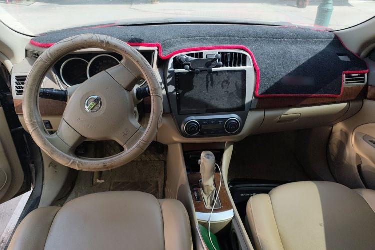 Used Nissan Sylphy 2012 Classic 1.6XE Automatic Comfort Edition Center Console