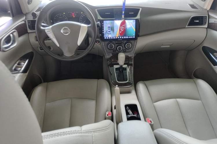 Used Nissan Sylphy 2012 1.6 XL CVT Luxury Edition Center Console