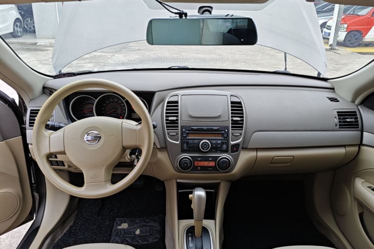 Used Nissan Sylphy 2012 Classic 1.6XE Automatic Comfort Edition Center Console
