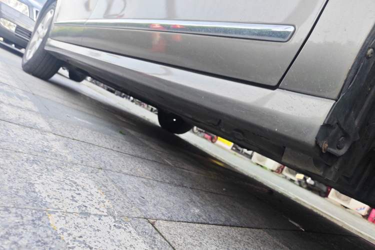 Used Nissan Sylphy 2012 Classic 1.6XE Manual Comfort Edition Chassis Front Right