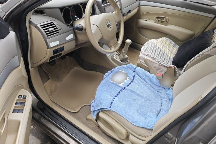 Used Nissan Sylphy 2012 Classic 1.6XE Manual Comfort Edition Driver Seat