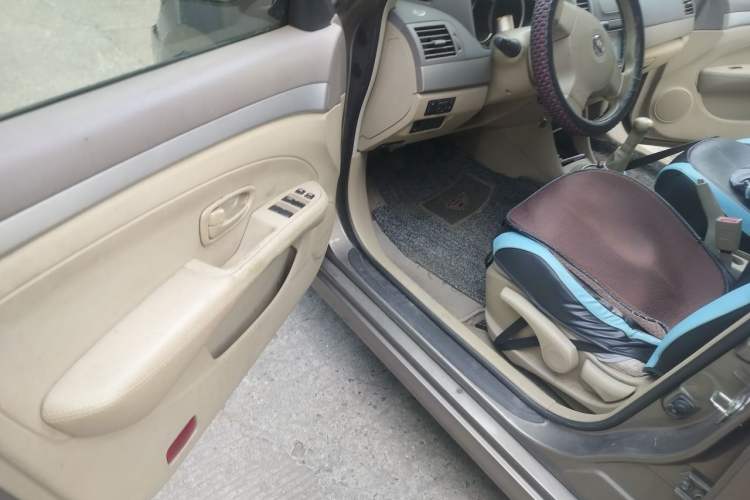 Used Nissan Sylphy 2012 Classic 1.6XE Manual Comfort Edition Driver Seat