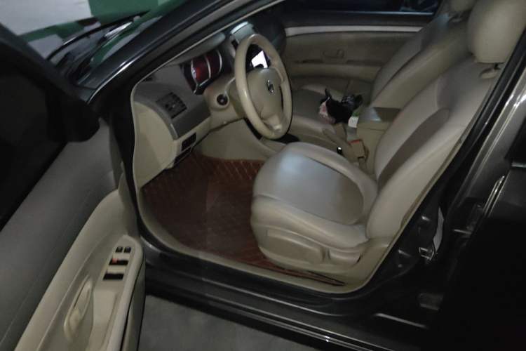 Used Nissan Sylphy 2012 Classic 1.6XE Automatic Comfort Edition Driver Seat