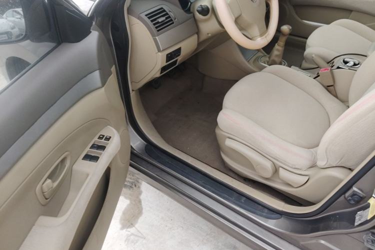 Used Nissan Sylphy 2012 Classic 1.6XE Manual Comfort Edition Driver Seat