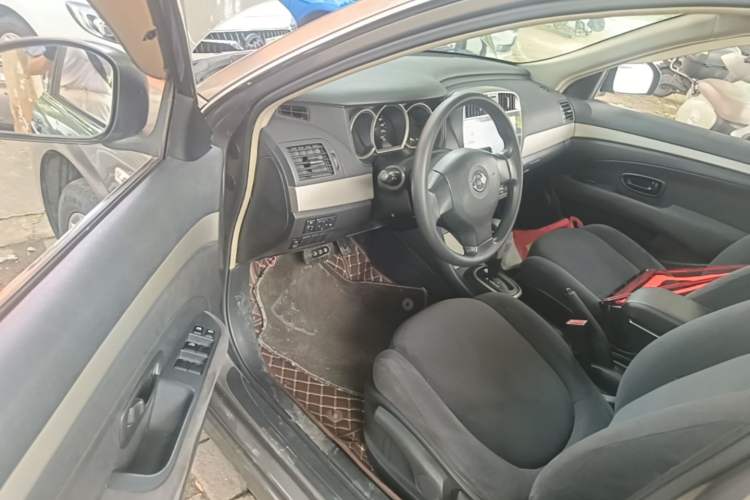 Used Nissan Sylphy 2012 Classic 1.6XE Automatic Comfort Edition Driver Seat