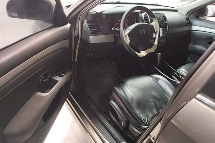 Used Nissan Sylphy 2012 Classic 1.6XE Automatic Comfort Edition Driver Seat