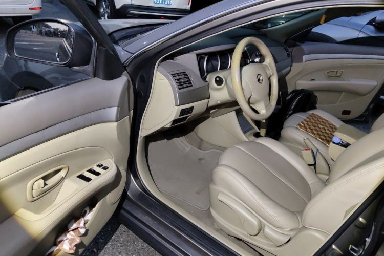 Used Nissan Sylphy 2012 Classic 1.6XE Automatic Comfort Edition Driver Seat