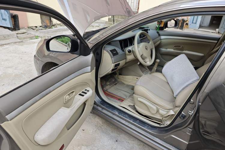 Used Nissan Sylphy 2012 Classic 1.6XE Manual Comfort Edition Driver Seat