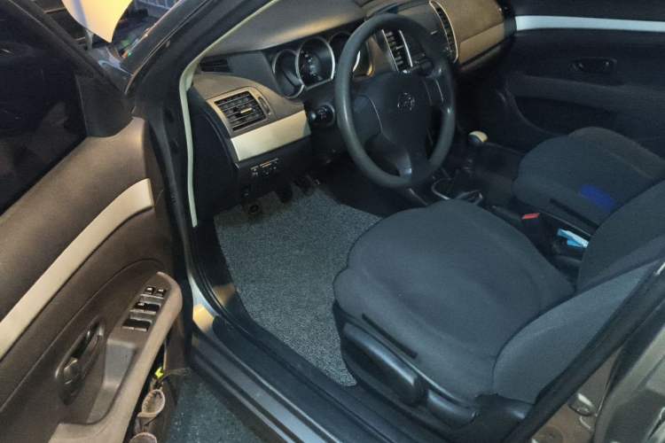 Used Nissan Sylphy 2012 Classic 1.6XE Manual Comfort Edition Driver Seat