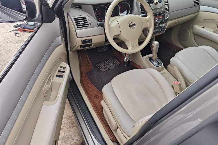 Used Nissan Sylphy 2012 Classic 1.6XE Automatic Comfort Edition Driver Seat