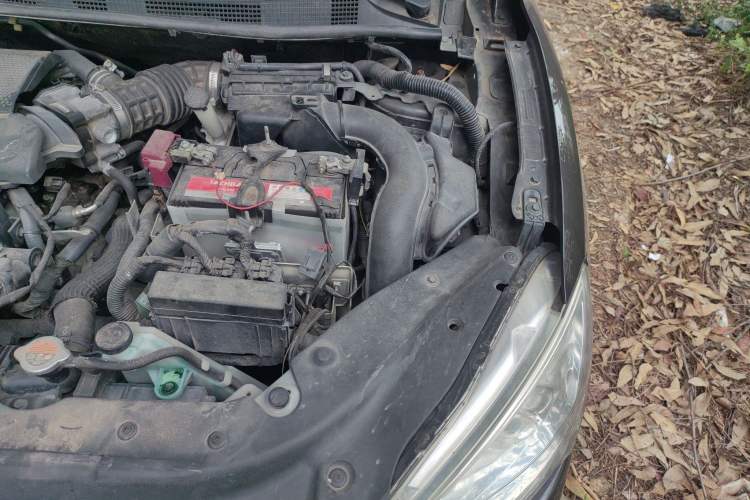 Used Nissan Sylphy 2012 1.8XL CVT Luxury Edition Engine Bay Left