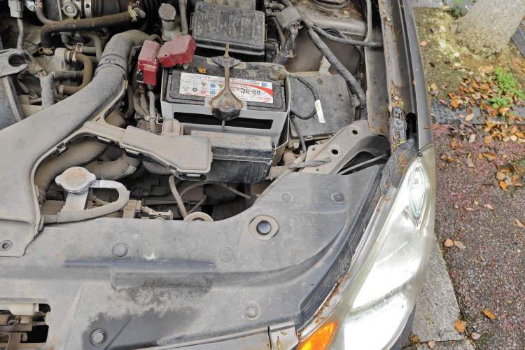 Used Nissan Sylphy 2012 Classic 1.6XE Manual Comfort Edition Engine Bay Left