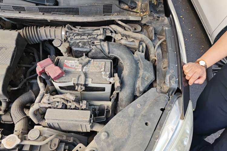 Used Nissan Sylphy 2012 1.6 XL CVT Luxury Edition Engine Bay Left