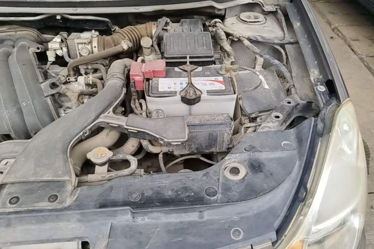 Used Nissan Sylphy 2012 Classic 1.6XE Manual Comfort Edition Engine Bay Left