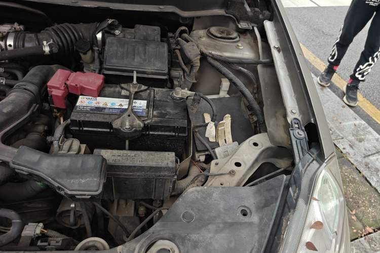 Used Nissan Sylphy 2012 Classic 1.6XE Automatic Comfort Edition Engine Bay Left