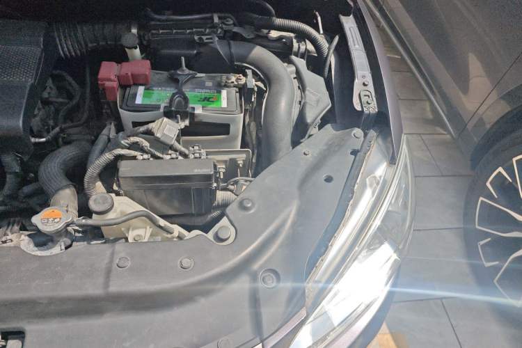 Used Nissan Sylphy 2012 1.6 XL CVT Luxury Edition Engine Bay Left